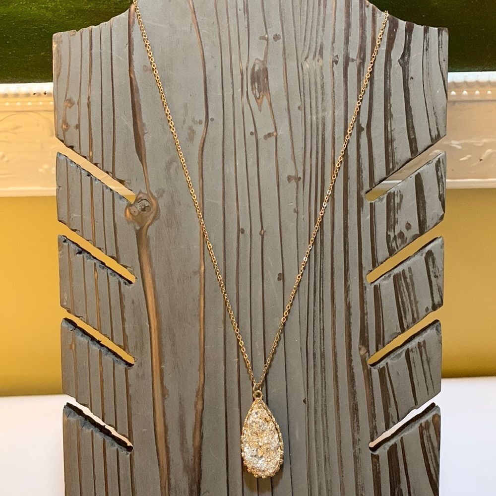 NWT goldtone/silvertone chain necklace with silver nugget look pendant